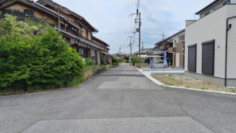【前面道路含む現地写真】
