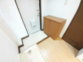 収納もある玄関です