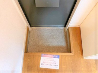 シンプルで使いやすい玄関です
