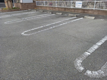 駐車場に車を止められます