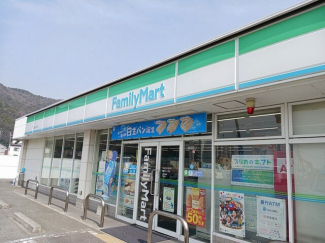 ファミリーマートまで660m