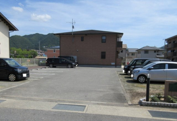【駐車場】