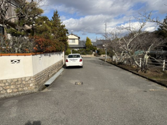 【前面道路含む現地写真】