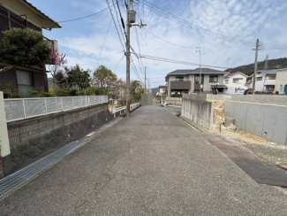 【前面道路含む現地写真】