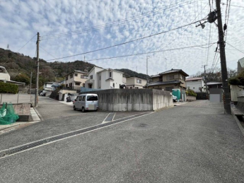 【前面道路含む現地写真】