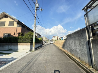 【前面道路含む現地写真】