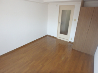 たっぷりの陽射しが射し込むお部屋です