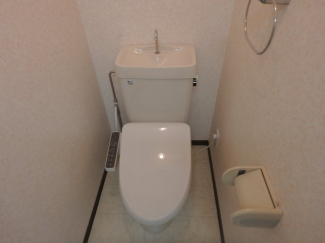 コンパクトで使いやすいトイレです