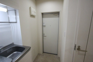 同社施工例です。明るい玄関です