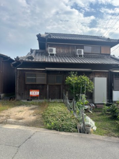 独立洗面台、小物を置くことができて便利です