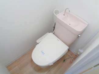 温水洗浄便座が設備で付きます