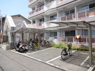 屋根付きの駐輪場です