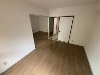 明るい洋室です