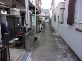 【前面道路含む現地写真】