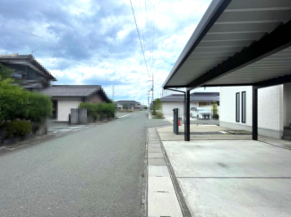 【前面道路含む現地写真】