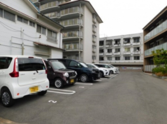 【駐車場】