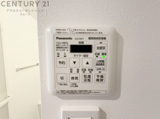 暖房機能があるため、冬場でも温かい浴室で入浴でき、乾燥機能があるため、水気を素早く取り除けます。また、換気機能があるため、湿気を素早く排出してカビや雑菌の発生を防ぐことができます。
