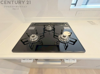 多数の調理器具を同時に使用でき、料理の効率化が可能。省エネで節約になり、様々な料理スタイルに適応できます。また、火力調整が独立しており、手入れや掃除もしやすく、今よりもっとお料理が楽しくなるかも。
