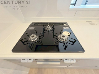 多数の調理器具を同時に使用でき、料理の効率化が可能。省エネで節約になり、様々な料理スタイルに適応できます。また、火力調整が独立しており、手入れや掃除もしやすく、今よりもっとお料理が楽しくなるかも。

