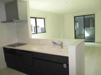 リビングが見渡せる対面キッチン、ＩＨクッキングヒーター、食洗