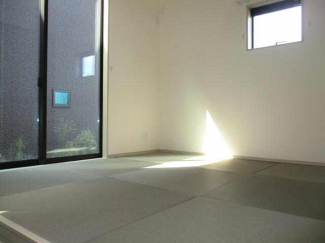 リビングと続き間の和室は使い勝手の良いお部屋です