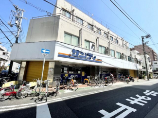 サンディ湊川店まで326m