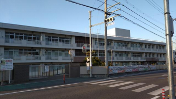 四国中央市立松柏小学校まで313m