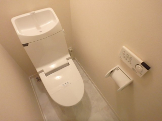 コンパクトで使いやすいトイレです