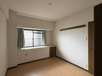 明るい洋室です