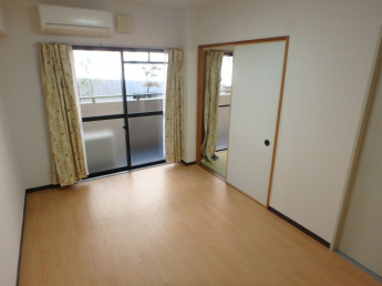 こちらの居間で趣味の時間をお楽しみください