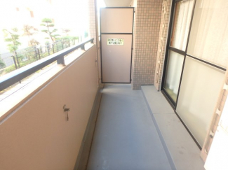 落ち着いた時間を過ごせるバルコニーです
