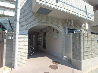 清潔なエントランスです