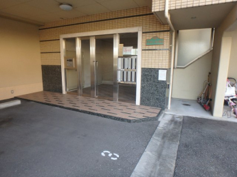 清潔なエントランスです