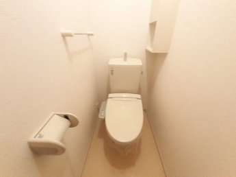 ゆったりとした空間のトイレです