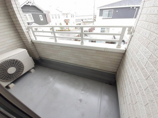 落ち着いた時間を過ごせるバルコニーです
