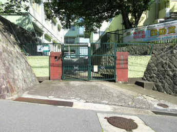 神戸市立雲雀丘中学校まで1570m