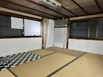 2F6帖の和室です。収納付いております。