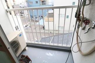 尚、布団等は４階屋上に干す事も出来ます（物干し竿設置済み）