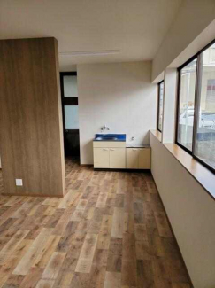 松山市森松町の店舗事務所の画像