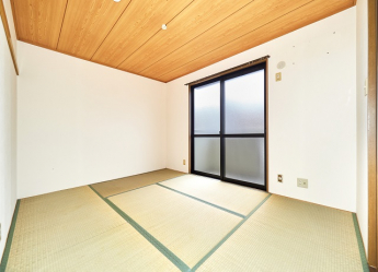 6帖和室は隣のLDKに組み込み、12帖LDKに変更を予定しています
