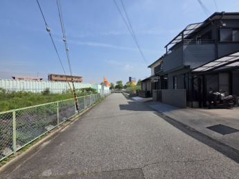 【前面道路含む現地写真】