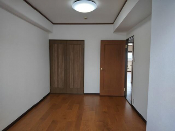 洋間　５帖