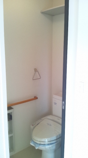 収納棚の有るトイレです