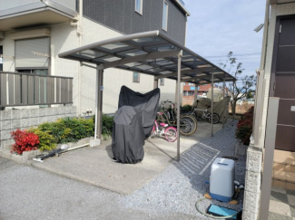 屋根付き駐輪場ですよ