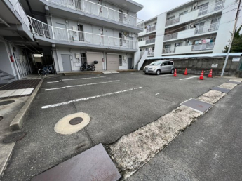 【駐車場】