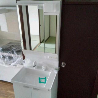 新品シャンプー化粧洗面台