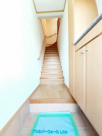 収納もある玄関です