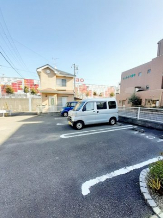 車をお持ちの方に嬉しい駐車場付きの物件です
