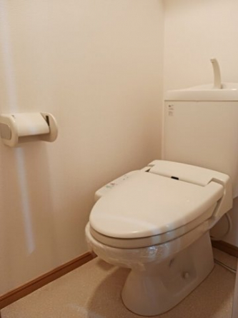 ゆったりとした空間のトイレです