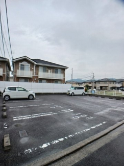 車をお持ちの方に嬉しい駐車場付きの物件です